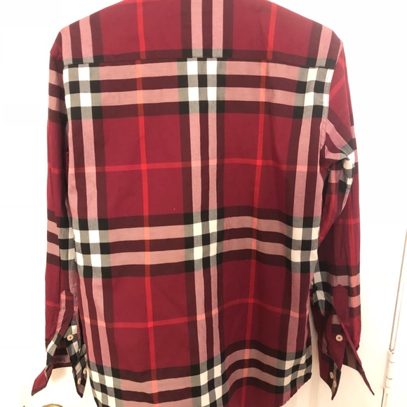 BURBERRY BUTTON DOWN GENTLY USED SIZE :S